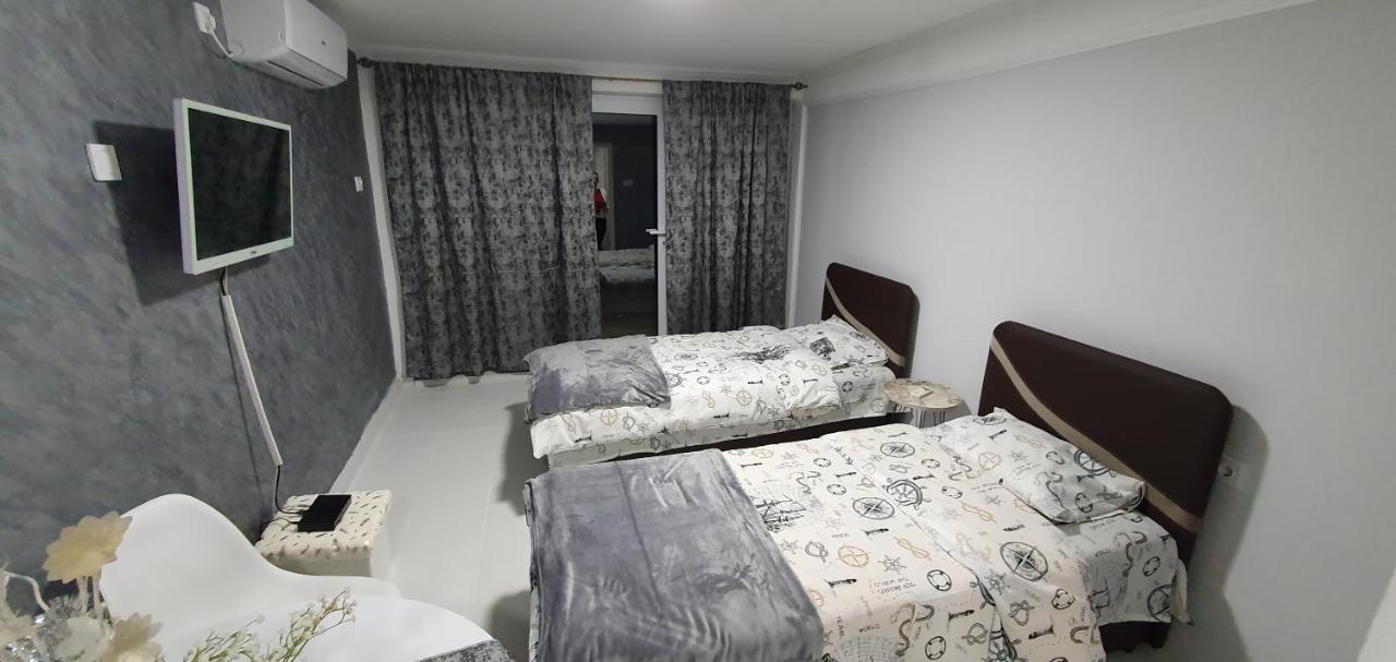 Cozzy Apartment Near The Aiport พอดโกริกา ภายนอก รูปภาพ
