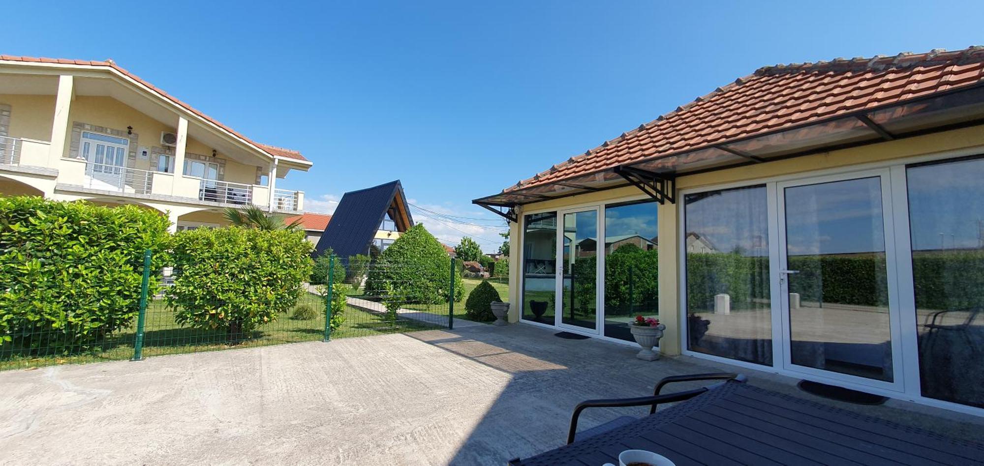 Cozzy Apartment Near The Aiport พอดโกริกา ภายนอก รูปภาพ